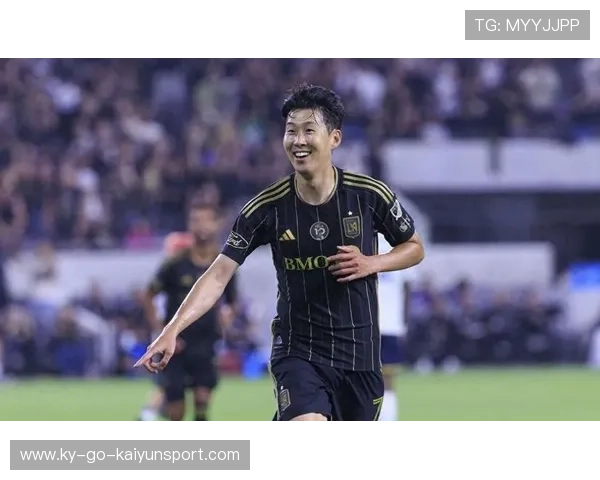 孙兴慜禁区内低射得手